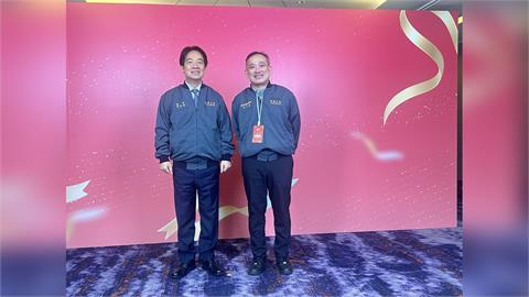 快新聞／巧遇昔日建中同學送外套　賴清德打趣喊：大了一號啦！