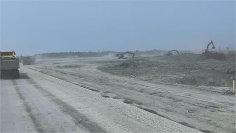 砂石車出入頻繁！南星計畫土石暫置區「塵土飛揚」　居民怨：每天吃土