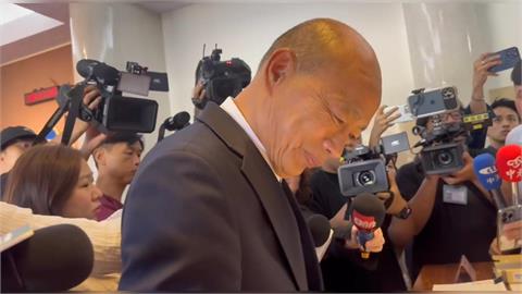 快新聞／柯建銘總召去留受矚目！被問是否會給一點溫暖　韓國瑜露出神秘微笑