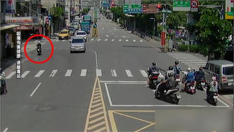 身揹"五條通"疑毒駕! 嫌遇攔查心虛落跑 警壓制搜出毒