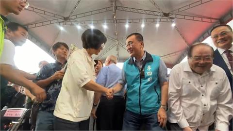 尷尬！蘇巧慧同台主動握手寒暄　才開口致詞「他」秒轉頭離開