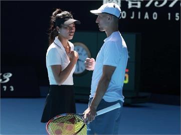 奪澳網混雙冠軍談「總統握手」魔咒　謝淑薇當「終結者」助波蘭搭檔破魔咒