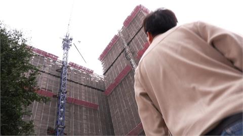 三重建案「天降鋼筋」險砸傷路人　新北工務局勒令停工