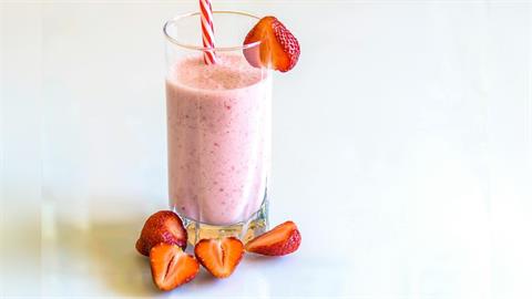 喝果昔加「這水果」一起打營養全沒了？醫師警告混搭恐讓吸收率大跌84%