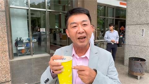 快新聞／平行世界？館長稱台灣奶茶一杯800元　許智傑狠打臉「加珍珠只要65元」