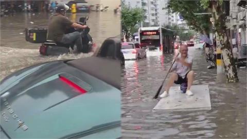 百年暴雨狂襲「上海變海上」　豪車泡水人民划船畫面曝光