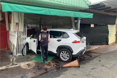 快新聞／屏東內埔「怪女持刀傷人」還開走別人車輛！　1人遭刀刺傷送醫