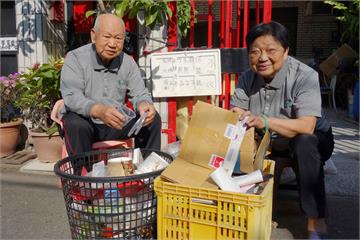  廟公變環保志工  九旬翁剪報匯款濟貧病