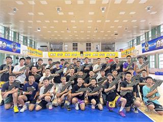 桃園少年警察隊結合反毒、打詐宣導 學子體驗鐳射槍激戰