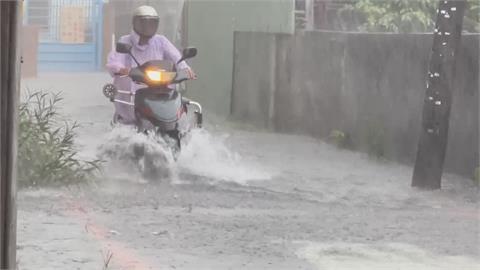 雷雨彈狂炸！屏東市區路面積水　高雄山區民眾預防性撤離