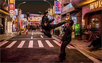 甄子丹大秀武藝及舞技！《肥龍過江》全台票房上映三天大賣400萬