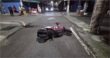 高雄阿嬤載孫遭撞倒地！肇事者竟加速開溜　熱心騎士追車「遇紅燈」眼睜睜看他跑了