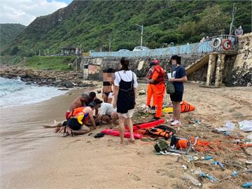 快新聞／基隆外木山沙灘傳溺水！　50多歲男被浪捲走急救無效