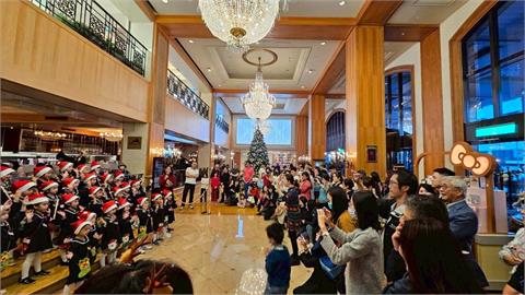 高雄漢來迎平安夜 童聲報佳音超暖心