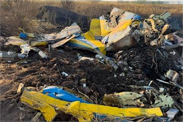 50磅火箭燃料在機翼下狂燒　烏克蘭MiG-29疑遭「蘇聯老飛彈」卡彈拖下墜