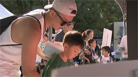 台灣近視低齡化！　眼鏡業者推「友eye小巴」替偏鄉幼童驗光
