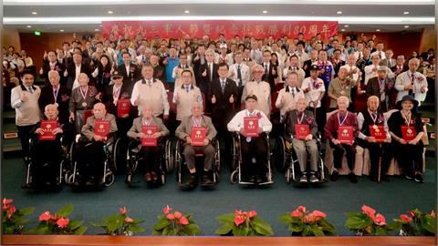 退輔會表揚貢獻人士 愛爾麗集 團總裁常如山獲頒「榮光專業獎章」
