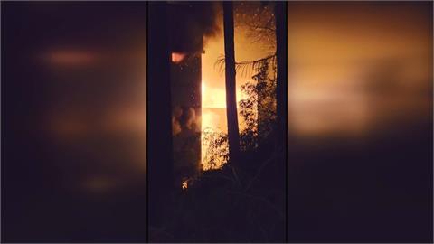 阿里山高峰飯店火警！　疑電線走火「火勢猛烈」耗３小時撲滅