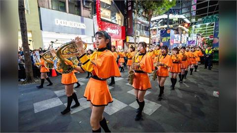 橘色惡魔師生抵桃機　晚間西門町踩街演出