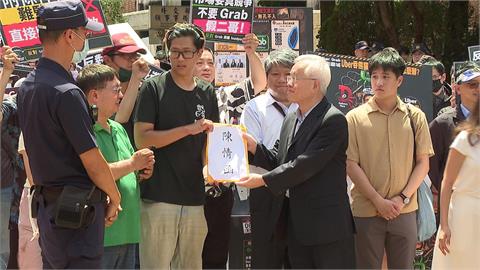 Grab併購foodpanda將通過？　外送員上街訴求反壟斷市場