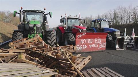 法國農民示威擴大　封鎖巴黎8條聯外高速公路