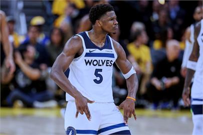 NBA季後賽(影)/灰狼少主「蟻人」下半場開無雙打垮勇士 率隊系列賽3:1聽牌