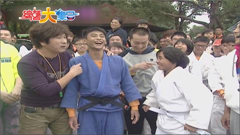 《綜藝大集合》8/8播出「奧運特輯」向選手們致敬！楊勇緯國中225公分輕鬆踢球畫面大曝光