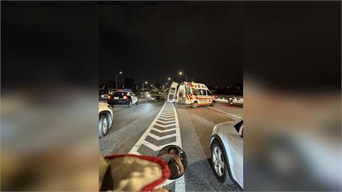 快新聞／新北永福橋嚴重車禍！小黃逆向撞機車　21歲男騎士送醫不治