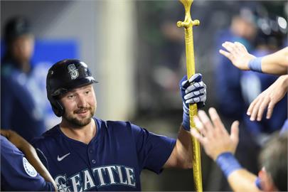 MLB(影)／本季第一位40轟重砲出爐！水手勞雷率先達陣史上捕手第7人