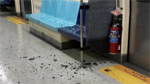 北捷車廂「屏風」突碎裂噴濺　疑溫差或長期使用受力不均所致
