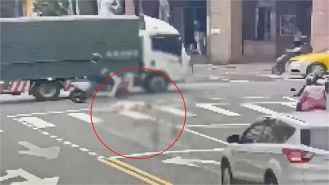 台北女過馬路突倒路中　「遭男拖走」毫無反應嚇壞民眾