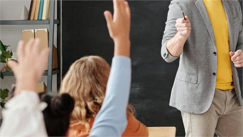 新北小六生「揮美工刀攻擊女老師」!怒嗆「繳學費來讓妳罵?」衝突原因曝光