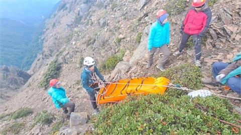 高雄11人登山隊攻頂玉山主峰　山友失足跌落300米深谷身亡