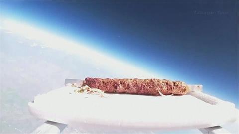 史上飛最高的烤肉串！土耳其男送食物上太空失敗　竟稱「被外星人退貨」