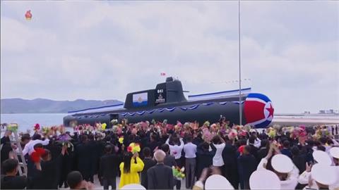 北朝鮮首艘戰術核攻擊潛艦　金正恩帶頭親自主持下水儀式