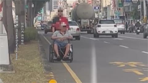 拿命當玩笑？　女推輪椅長者逆走上快車道