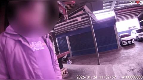 砰！樹林詭異男「肉身擋車還踹車」　車主嚇壞提告