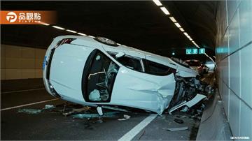 內湖康樂隧道車禍！女疑疲勞駕駛　休旅車失控翻覆