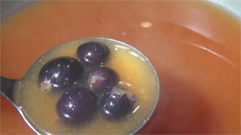 「蜜紅葡萄」融入火鍋食材　穀倉餐廳懷舊風
