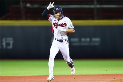 12強賽(影)／帥氣歐巴金倒永又炸裂了！球迷驚呼「下位MLB」　南韓最終戰勝澳洲