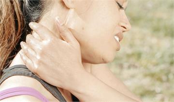 肩頸卡卡難好？   6大指標中3個小心「慢性發炎」風險