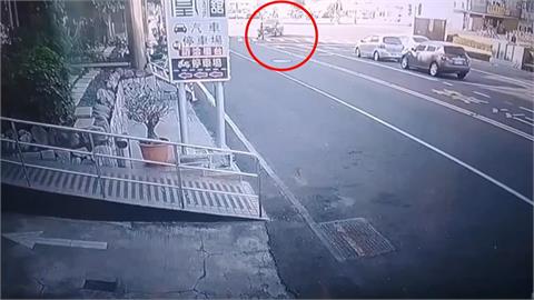 8旬婦人過馬路遭高速衝撞"腦出血" 住戶:此路口車禍多