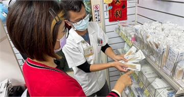 網購醫療器材恐挨罰200萬！隱形眼鏡、棉花棒別亂買