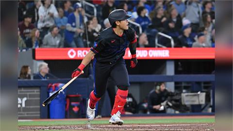 MLB(影)/不卡彈了!岡本011終於出爐!賽後全身濕透嗨喊:「我很高興」