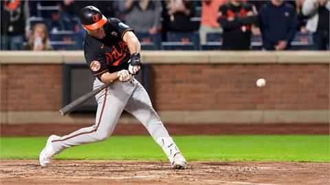 MLB(影)／北極熊回大蘋果老家開轟！阿隆索300轟全場球迷起立歡呼