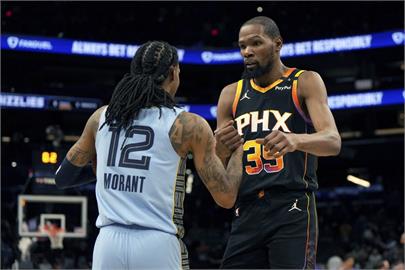 NBA(影)／英雄惜英雄！莫蘭特賽後超暖「一舉動」　致敬KD達陣三萬分里程碑