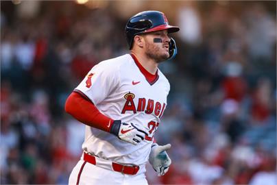 MLB(影)／今年達標400轟有望？天使「神鱒」單場雙響砲「生涯里程碑倒數中」