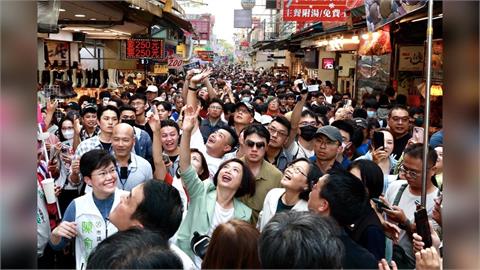 快新聞／「欣潮」狂捲一中商圈！何欣純、蔡英文合體　純派英粉擠爆