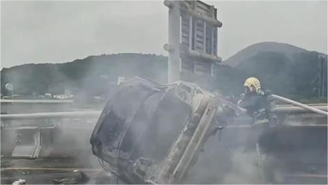 國5火燒車死者是27歲蘇澳女軍官　目擊者「拉一隻手」自責淚崩：我盡力救了…