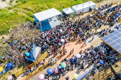 絕美！嘉義市八掌溪畔賞花遊客爆棚　「潮風鈴」2日活動湧入10萬人潮